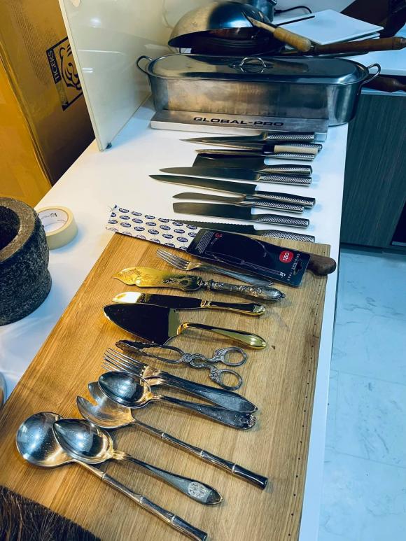 Đoan Trang chuyển gần 200 thùng đồ từ Việt Nam qua nhà mới ở Singapore-8