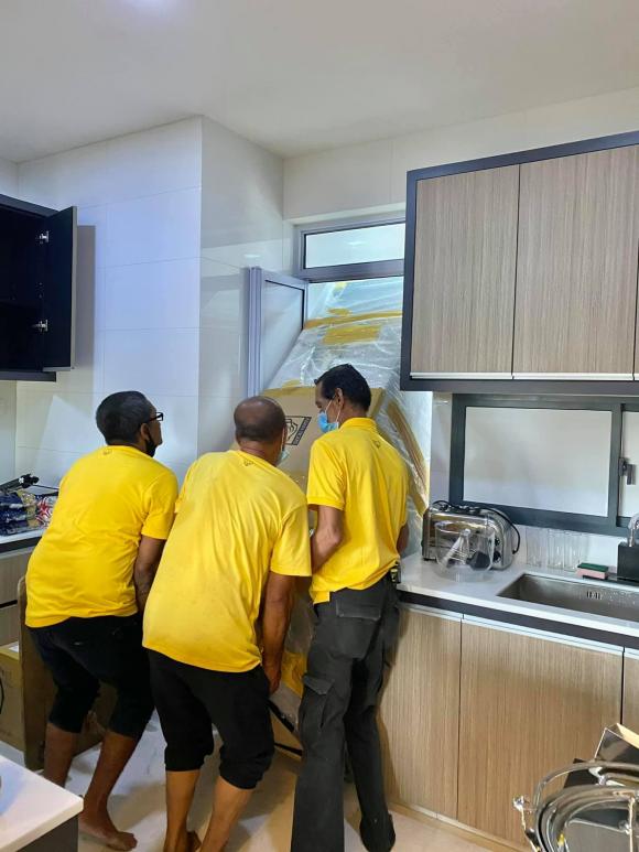 Đoan Trang chuyển gần 200 thùng đồ từ Việt Nam qua nhà mới ở Singapore-14