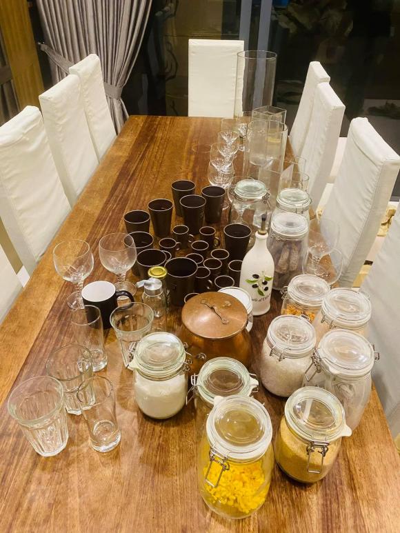 Đoan Trang chuyển gần 200 thùng đồ từ Việt Nam qua nhà mới ở Singapore-16