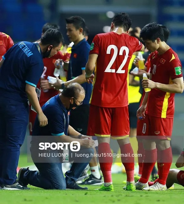 HLV Park Hang-seo viết thư gửi tuyển thủ Việt Nam trước ngày tạm chia tay: Mong các bạn luôn nỗ lực, mang trong mình sự kiêu hãnh-2