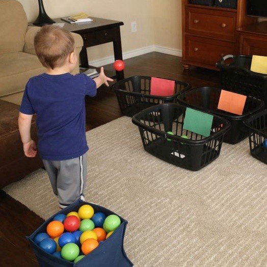 Trẻ thích ném đồ có phải do tính khí bất thường? Biểu hiện trẻ ngày càng thông minh hơn mà hầu hết cha mẹ không phát hiện ra-6