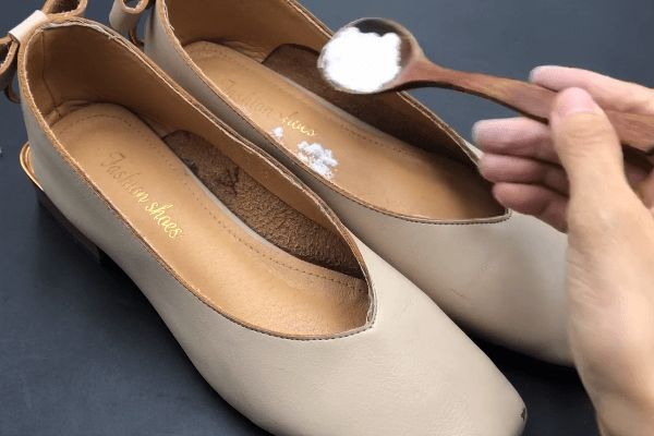 Giày có mùi trong những ngày hè nóng nực? Rắc một ít thứ này lên, giày sẽ không còn mùi sau một ngày-2