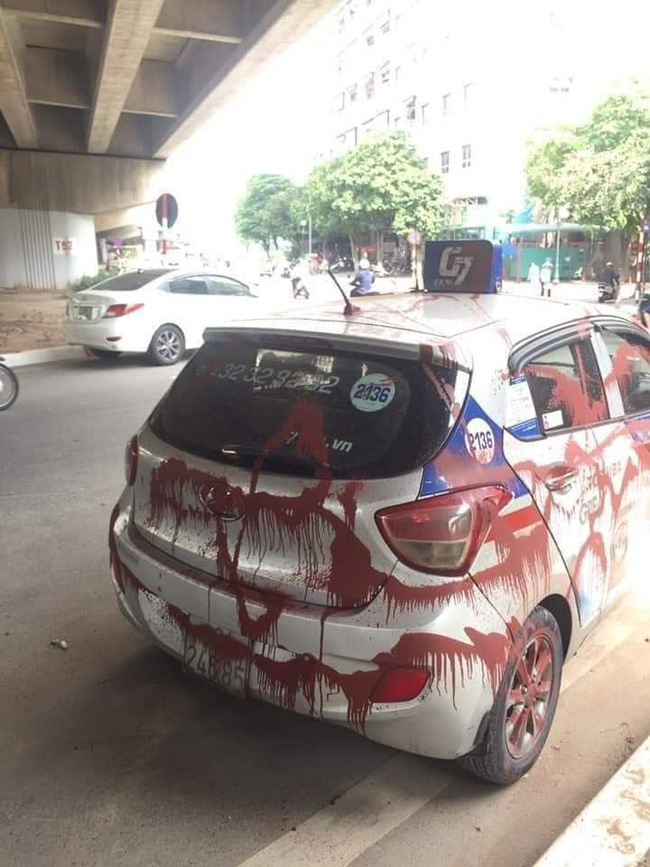 Đỗ xe tranh thủ đi ăn bún trong ngày đầu Hà Nội nới lỏng, tài xế taxi nước mắt lưng tròng khi quay lại-4