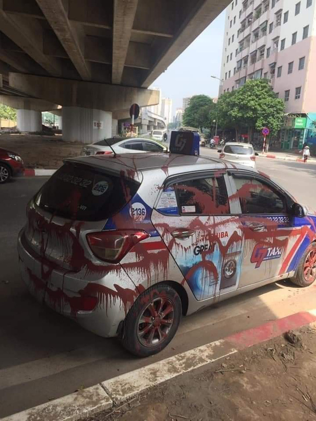 Đỗ xe tranh thủ đi ăn bún trong ngày đầu Hà Nội nới lỏng, tài xế taxi nước mắt lưng tròng khi quay lại-5