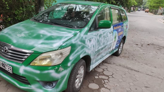 Đỗ xe tranh thủ đi ăn bún trong ngày đầu Hà Nội nới lỏng, tài xế taxi nước mắt lưng tròng khi quay lại-6