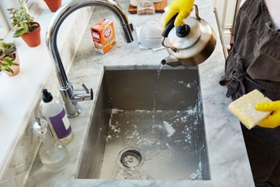 Cách làm sạch và khử trùng bồn rửa bát 