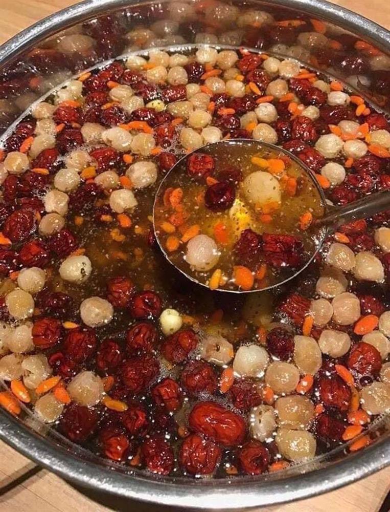 Nắng bỏng rát, chị em chuyền tay cốc chè hoàng cung dưỡng nhan-2