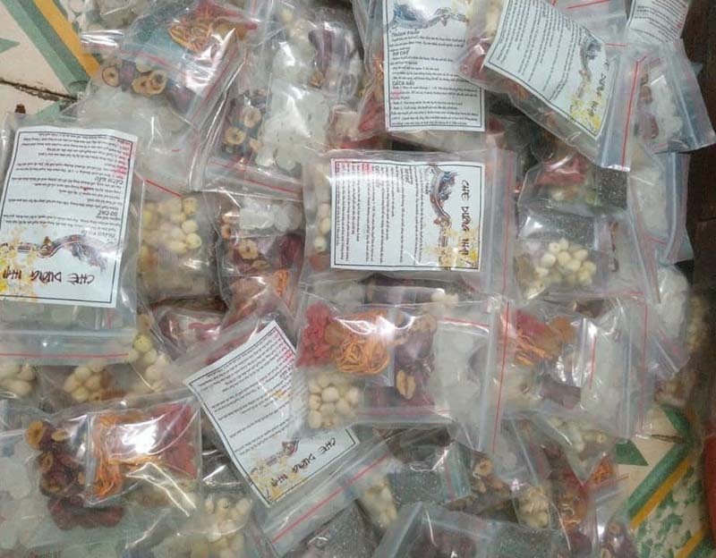 Nắng bỏng rát, chị em chuyền tay cốc chè hoàng cung dưỡng nhan-3