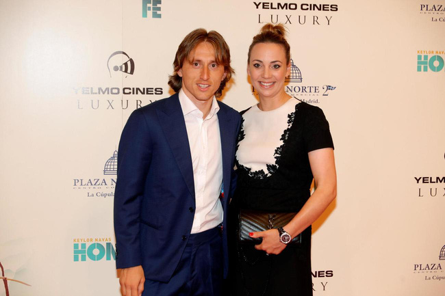 Vợ máy bay đưa chồng đội trưởng vượt ông lớn đoạt ngai vàng: Cưới 3 tuần đã làm điều không tin nổi-3