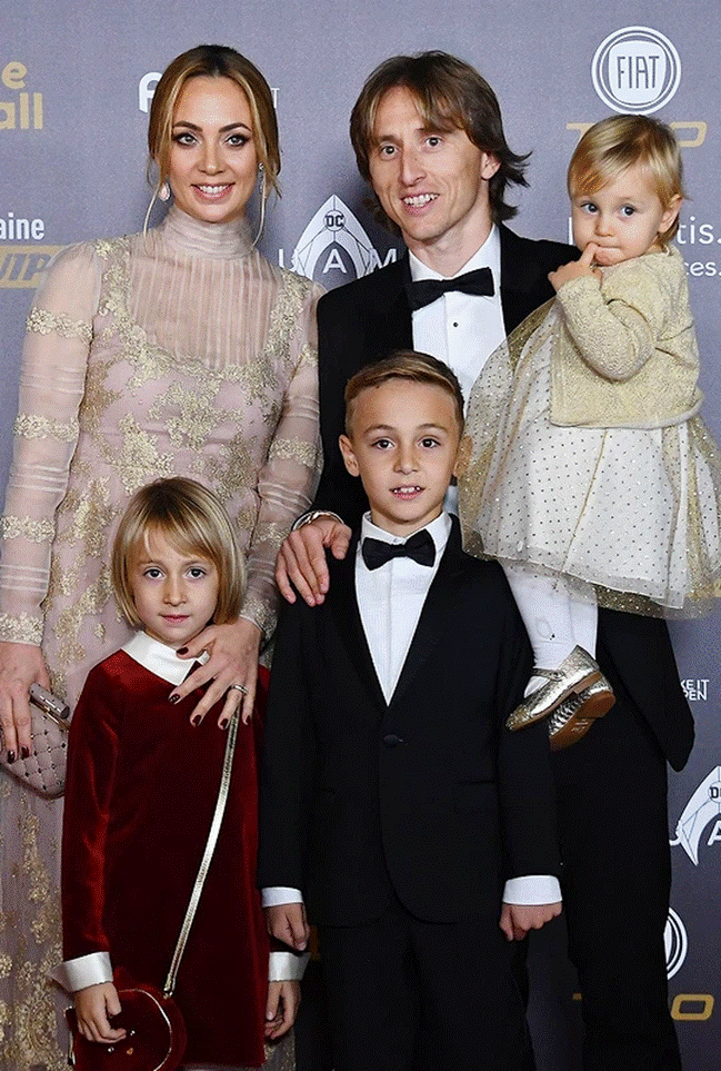 Vợ máy bay đưa chồng đội trưởng vượt ông lớn đoạt ngai vàng: Cưới 3 tuần đã làm điều không tin nổi-6