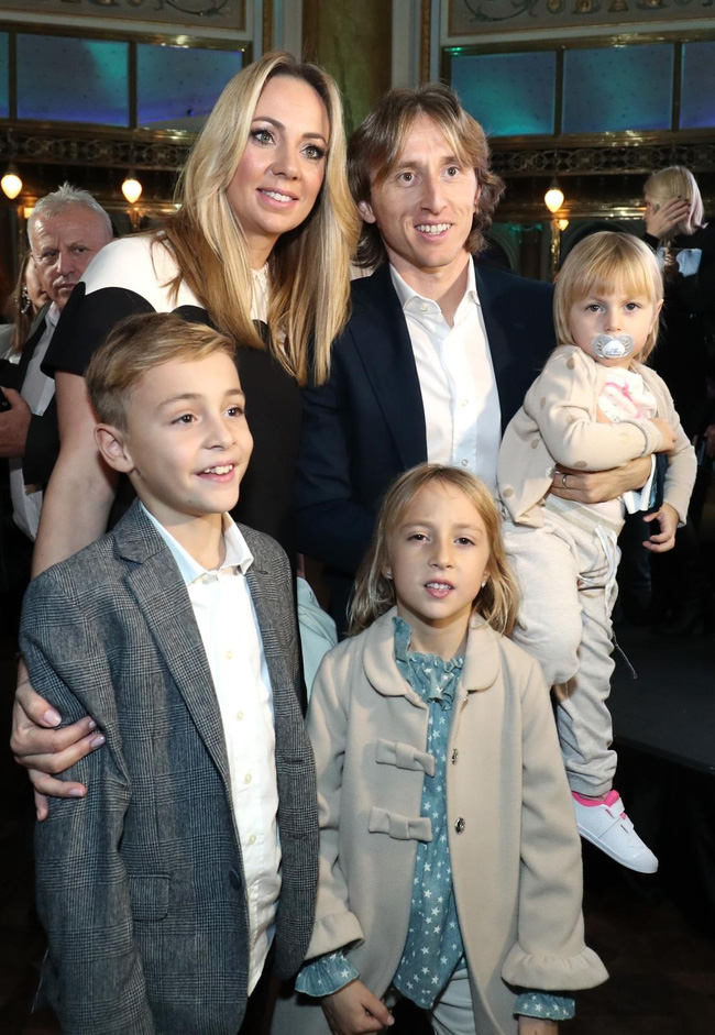 Vợ máy bay đưa chồng đội trưởng vượt ông lớn đoạt ngai vàng: Cưới 3 tuần đã làm điều không tin nổi-7