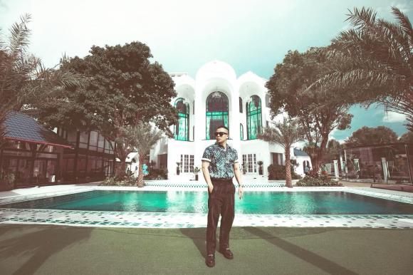 Vũ Khắc Tiệp khoe biệt thự như cung điện đã hoàn thiện, rủ Ngọc Trinh về sống cùng-1