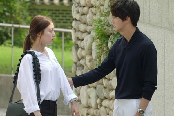 Đến thăm bạn thân bị bệnh, tôi choáng váng với câu nói của người yêu cậu ấy khi tiễn tôi ra về-2