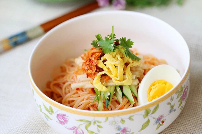 Gợi ý hội chị em giảm cân 5 món bún trộn làm siêu nhanh nhưng cực ngon và mát, rất hợp với ngày hè nóng nực-2