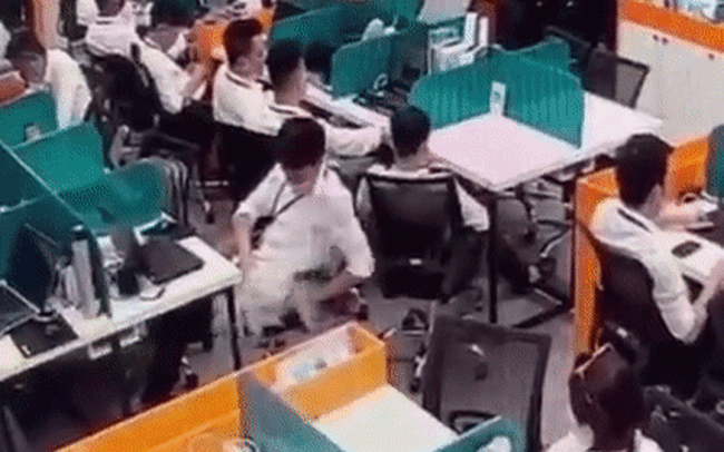 Điện thoại bất ngờ bốc cháy trong túi quần: Trời nắng nóng càng nguy hiểm, thấy có dấu hiệu này cần đi sửa ngay-1