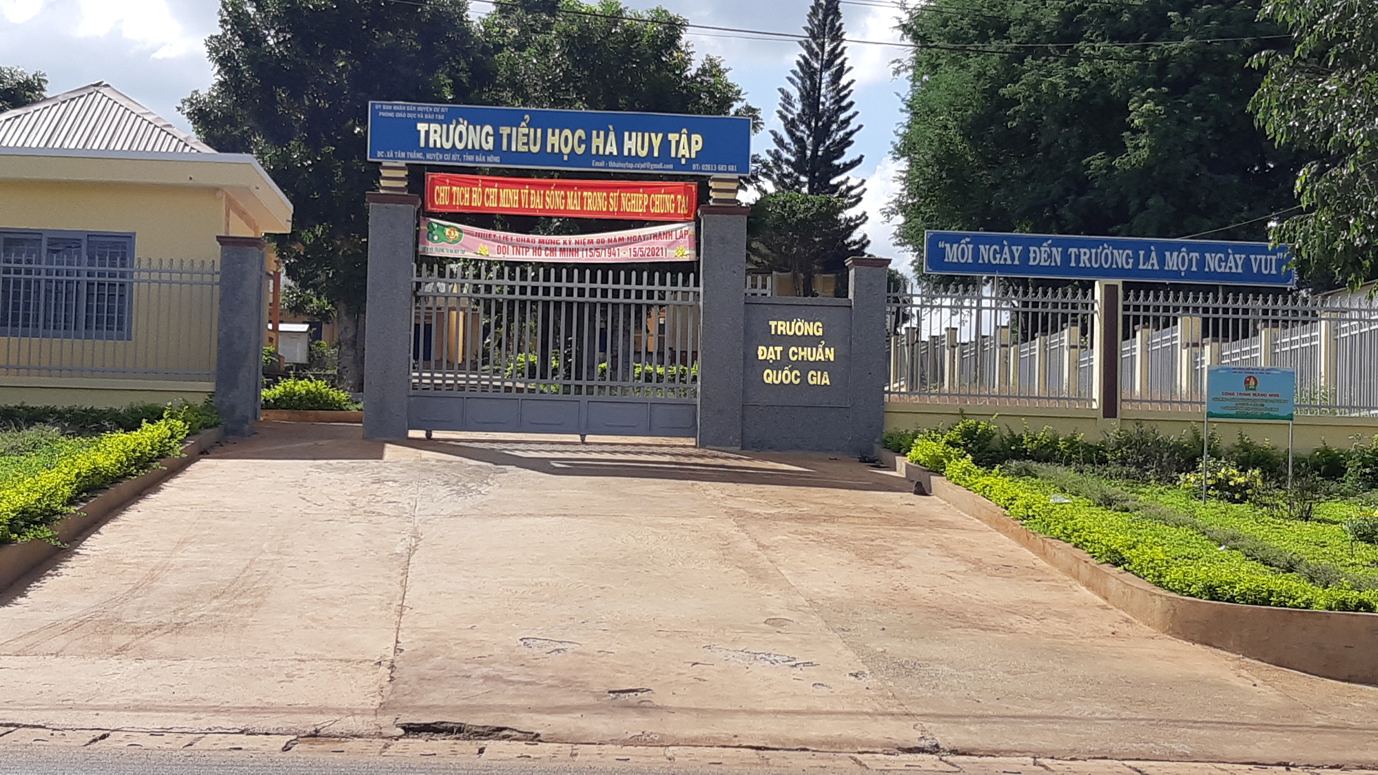 Vụ học trò nghèo bị giữ học bạ: Hiệu trưởng không dạy vẫn nhận tiền đứng lớp-1