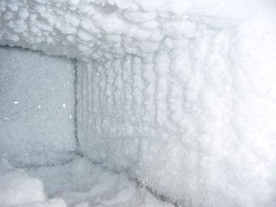 Cho dù tuyết trong tủ lạnh dày đến đâu, nếu bạn áp dụng cách này, tuyết sẽ tự động rơi ra, không cần phải dùng tay đục-1