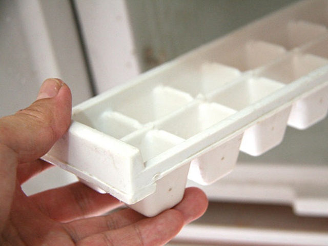 Cho dù tuyết trong tủ lạnh dày đến đâu, nếu bạn áp dụng cách này, tuyết sẽ tự động rơi ra, không cần phải dùng tay đục-3