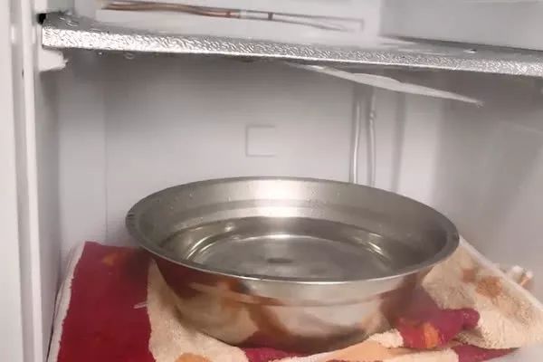 Cho dù tuyết trong tủ lạnh dày đến đâu, nếu bạn áp dụng cách này, tuyết sẽ tự động rơi ra, không cần phải dùng tay đục-6