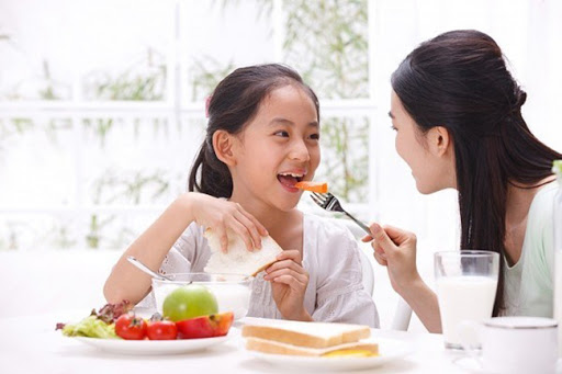 Trẻ từ 7- 14 tuổi, cha mẹ cần lưu ý bổ sung cho con đủ loại dinh dưỡng này, nếu không khi về già sẽ rất khổ cực-2