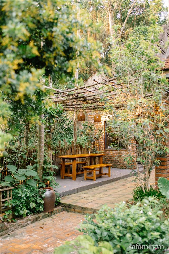 Cuộc sống yên bình trong ngôi nhà nhỏ và khu vườn xanh mát bóng cây ở ngoại thành Hà Nội-16