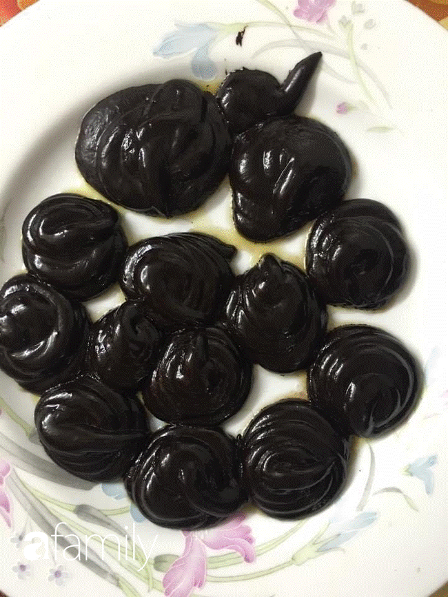 Nắng nóng thấy con ăn không ngon, mẹ xắn tay vào bếp đổi món nhưng thành quả thảm họa tới mức ai cũng cười ngặt nghẽo-8