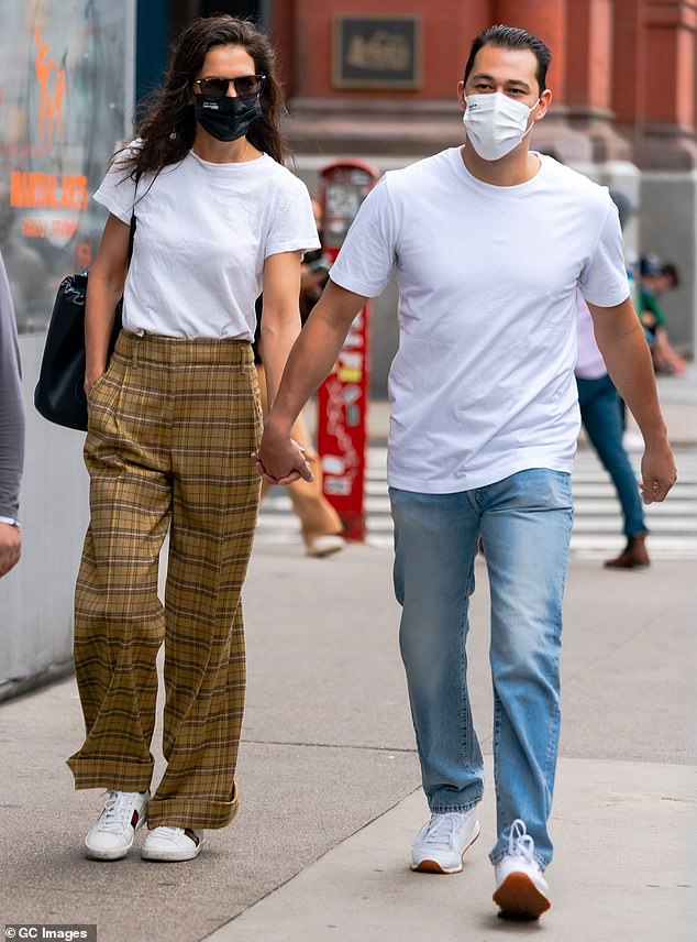 Vợ cũ Tom Cruise đã 43 tuổi nhưng diện đồ siêu trẻ, được bình chọn là mỹ nhân sành điệu nhất Hollywood-9