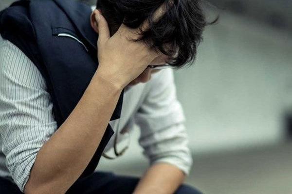 Đến nhà anh trai chơi, tôi choáng váng với chiếc tủ lạnh mới nằm chỏng chơ giữa sân và càng sốc hơn khi biết nguyên nhân-1