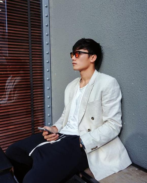 Bùi Tiến Dũng lái xe hơi tới tận nơi đội tuyển bóng đá Việt Nam đang cách ly để làm điều bất ngờ-1