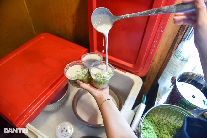 Quán chè Thái đắt khách nhất nhì ở Hà Nội, mỗi ngày bán hơn 1.000 cốc-3