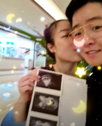 Hot boy chuyển giới Tú Lơ Khơ khoe vợ đại gia hơn 21 tuổi mang bầu song thai sau 3 năm mặn nồng-3