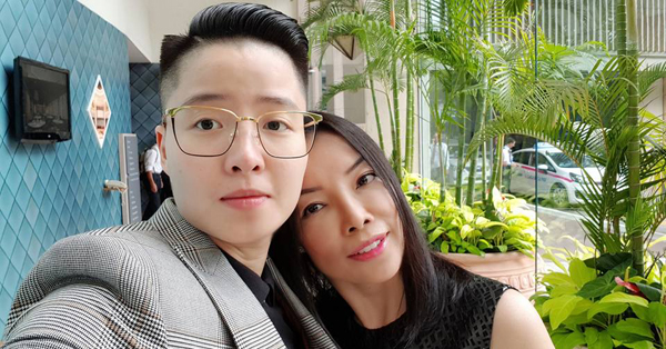 Hot boy chuyển giới Tú Lơ Khơ khoe vợ đại gia hơn 21 tuổi mang bầu song thai sau 3 năm mặn nồng-4