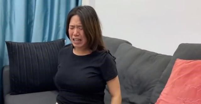 Vợ mang thai khóc lóc vì rạn da, chồng nhanh trí làm một việc khiến bà mẹ tương lai lập tức vui mừng hớn hở-1