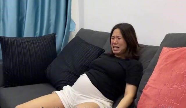 Vợ mang thai khóc lóc vì rạn da, chồng nhanh trí làm một việc khiến bà mẹ tương lai lập tức vui mừng hớn hở-2