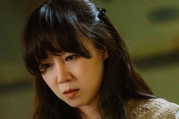 Cô hàng xóm giúp tôi đưa đón con đi học cả chục năm, một hôm chồng say xỉn, anh vô tình vạch trần thân phận của cô-1