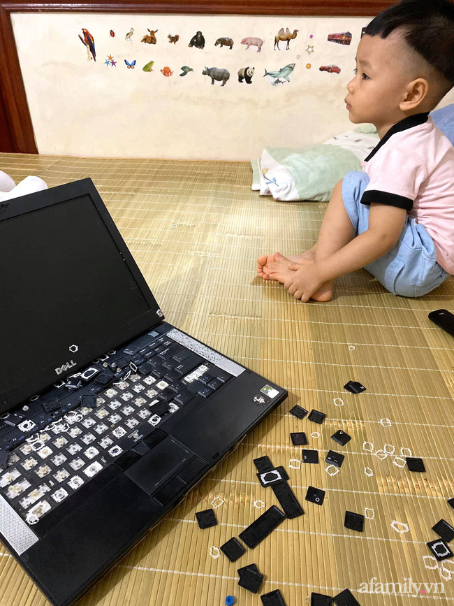 Thấy im ắng đã vội khen sao nay con mình ngoan thế, mẹ trẻ chạy lên xem thì váng đầu với cảnh tượng trước mắt-1