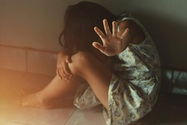 Thấy máu nhỏ giọt ra từ quan tài của con trai 11 ngày tuổi, bố mẹ mở ra xem rồi ngất lịm với cảnh rùng rợn bên trong-5