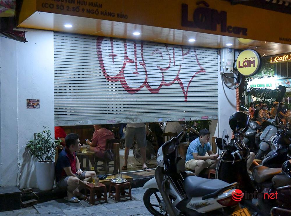 Vừa được nới lỏng, hàng quán phố cổ Hà Nội lại náo nhiệt sau giờ giới nghiêm-7