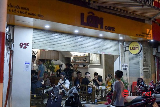 Vừa được 'nới lỏng', hàng quán phố cổ Hà Nội lại náo nhiệt sau 'giờ giới nghiêm'