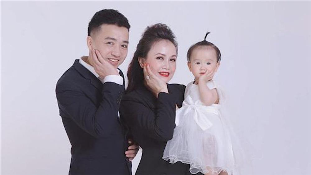 Diễn viên Hoàng Yến từng vất vả mang thai ở tuổi 41, được chồng trẻ cưng như trứng mỏng-9