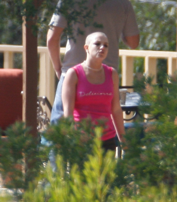 Nhìn lại cột mốc 2007 đen tối cùng cực trong cuộc đời công chúa nhạc Pop Britney Spears-3