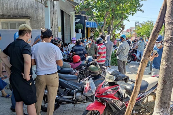 Hoảng hồn phát hiện thanh niên 18 tuổi chết trong tư thế treo cổ tại phòng trọ-1