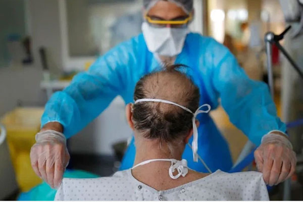 Trải nghiệm của người mắc Covid-19 lâu nhất thế giới: Đã đến cửa tử, vợ 5 lần chuẩn bị đám ma-1