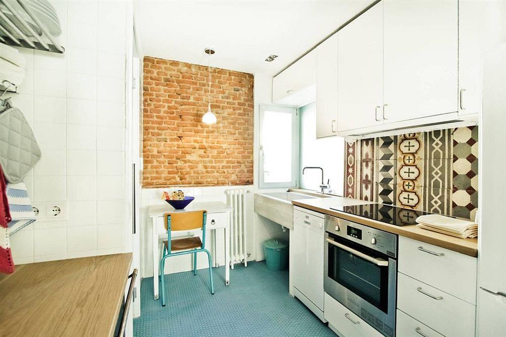 8 mẫu thiết kế đẹp mê cho gian bếp nhỏ, vừa tiết kiệm chi phí nhưng vẫn tiện nghi bất ngờ-15