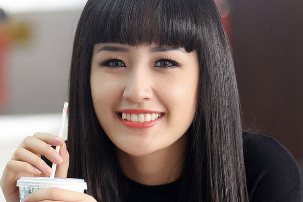 Ở nhà nghỉ dịch có chán quá cũng chớ dại cắt mái nếu bạn có dáng mặt giống những mỹ nhân này-14