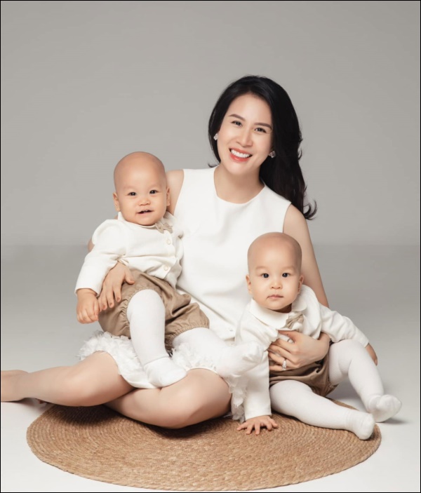 Bà xã MC Thành Trung khéo chăm và rèn hai quý tử sinh đôi, chưa được 2 tuổi đã vệ sinh răng miệng chuyên nghiệp-2