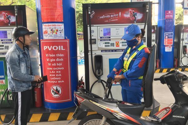 Xăng dầu vào kỳ điều chỉnh, ngày mai tiếp tục tăng giá-1