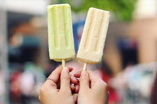 Mẹ đảm trổ tài làm kem sữa dừa Tràng Tiền chuẩn vị tại nhà, công thức đơn giản mà thành công xuất sắc ngoài mong đợi