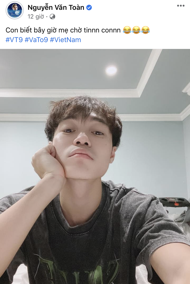 Dàn cầu thủ Việt Nam mừng hụt vì tưởng được về nhà, Văn Toàn bật mode cà khịa ở khắp nơi-1