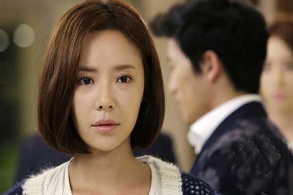 Sau 6 năm ly hôn, tôi tình cờ gặp chồng cũ trong trung tâm thương mại, nhìn thấy những người bên cạnh anh tôi mới biết mình bị lừa-1